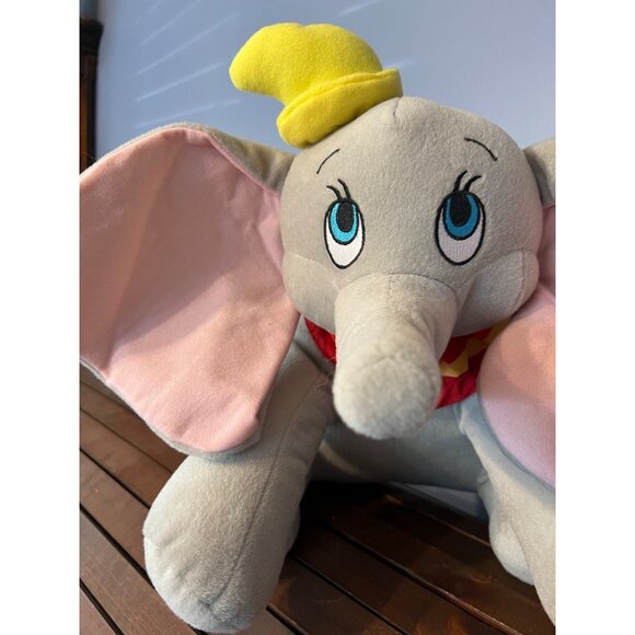 Disney Dumbo 14" Plush Disneyland Resorts New With Tag Disney Parks Authenticate - Picture 3 of 10